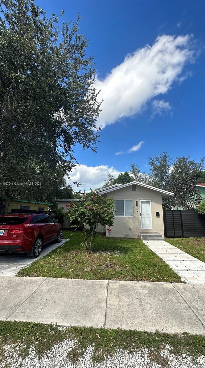 135 68th St, Miami, FL 33150-4015