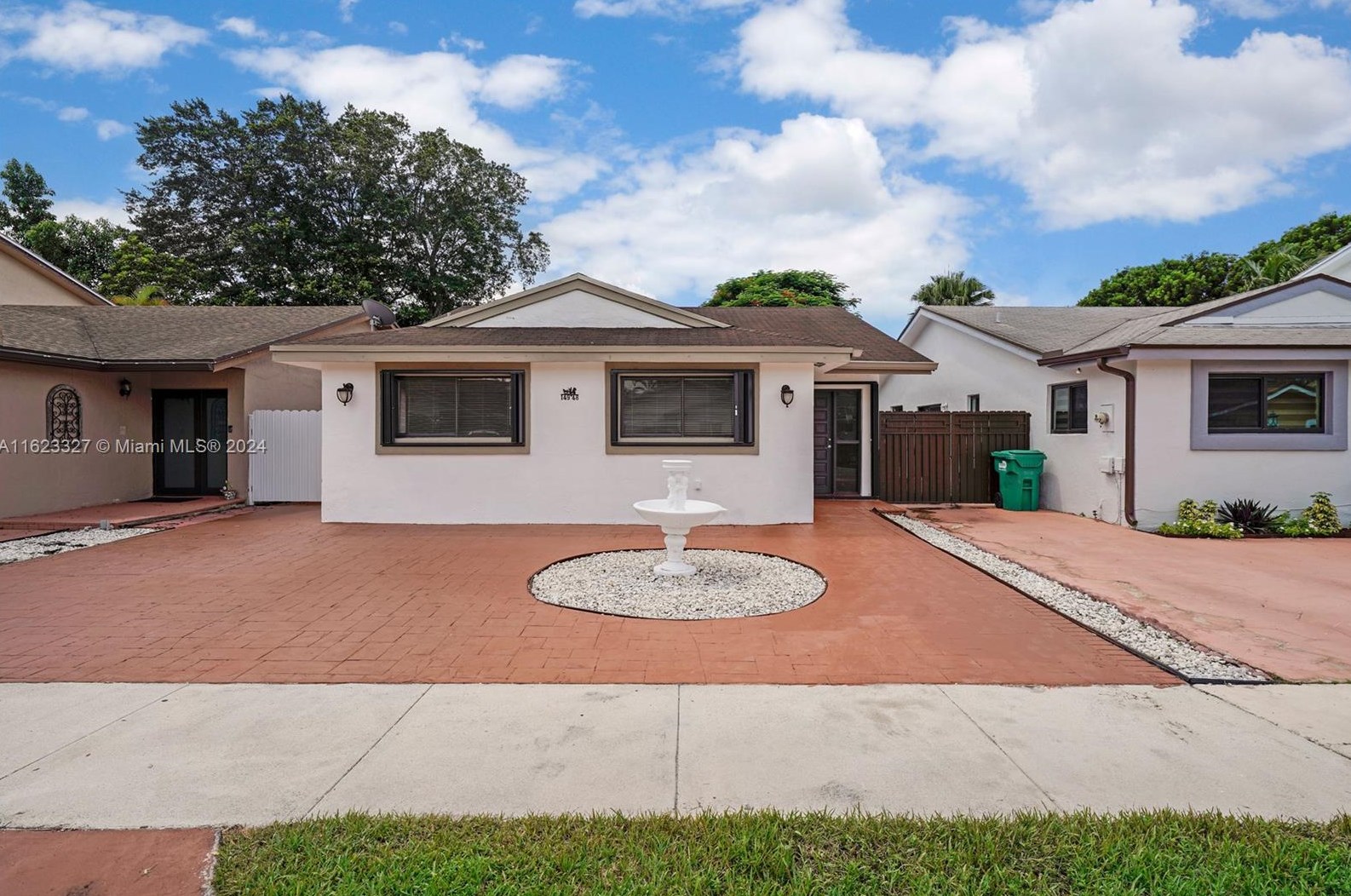 14948 Sw 93rd St, Miami, FL 33196