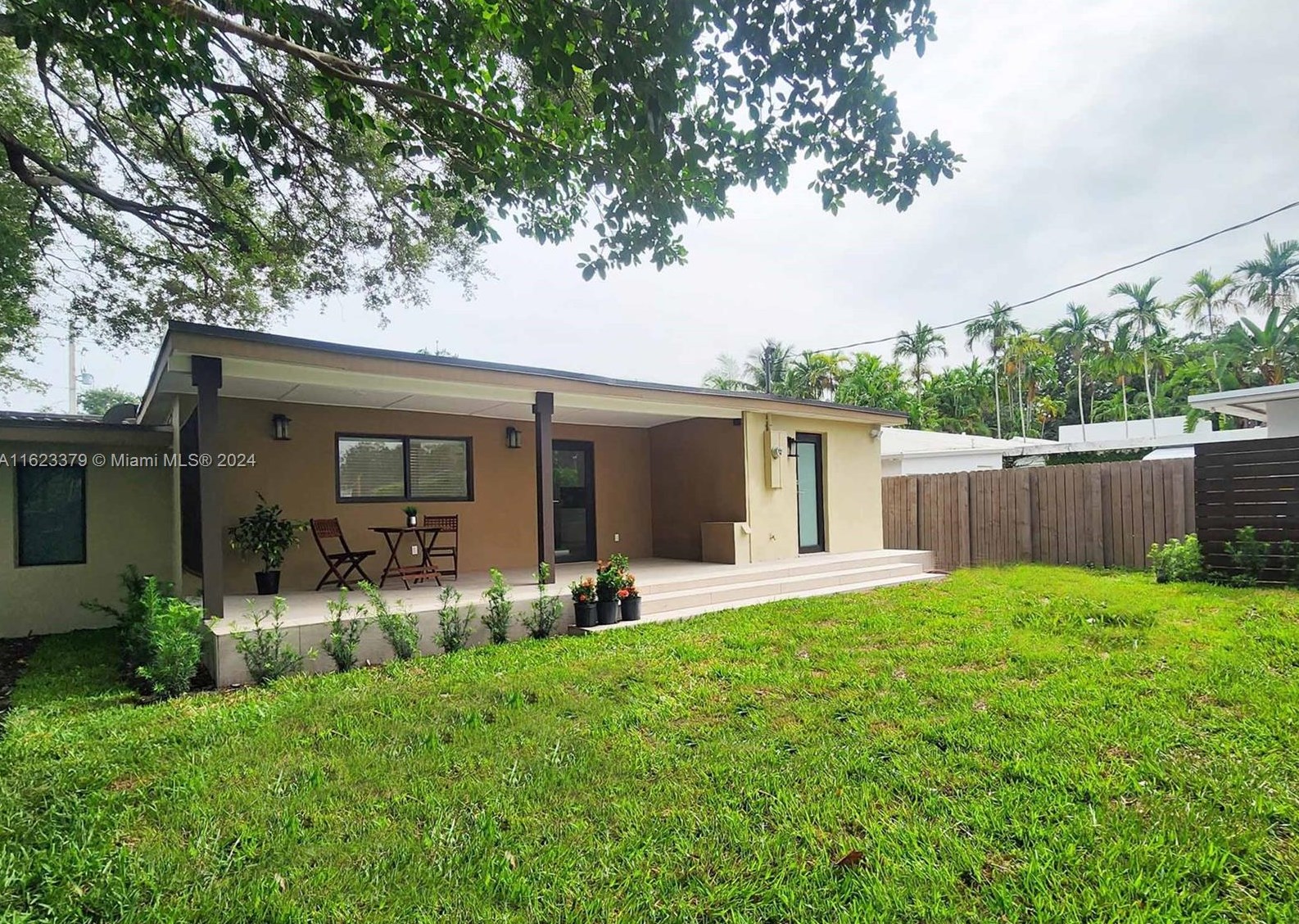 64 Corydon Dr, Miami FL  33166-5051 exterior