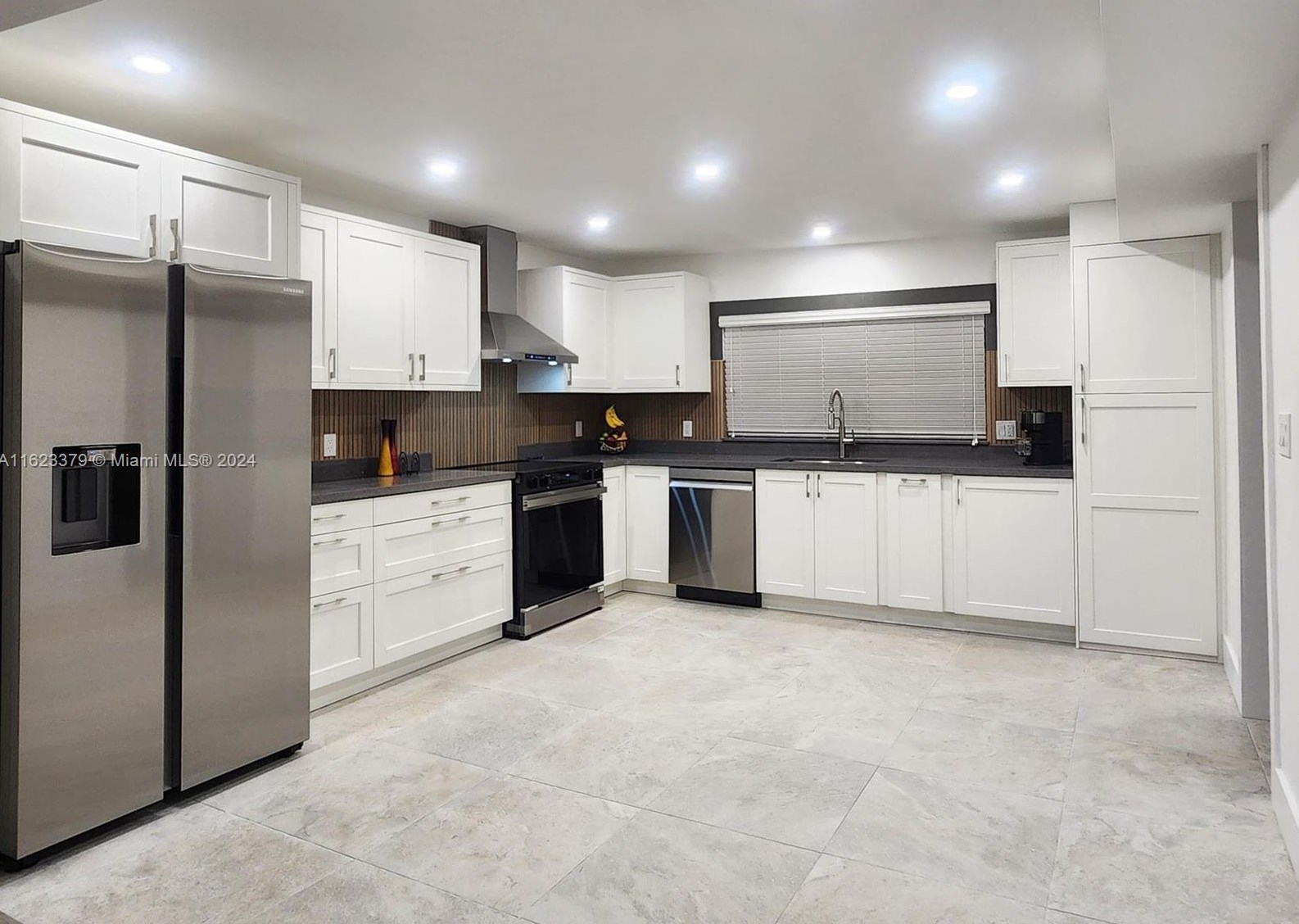 64 Corydon Dr, Miami FL  33166-5051 exterior