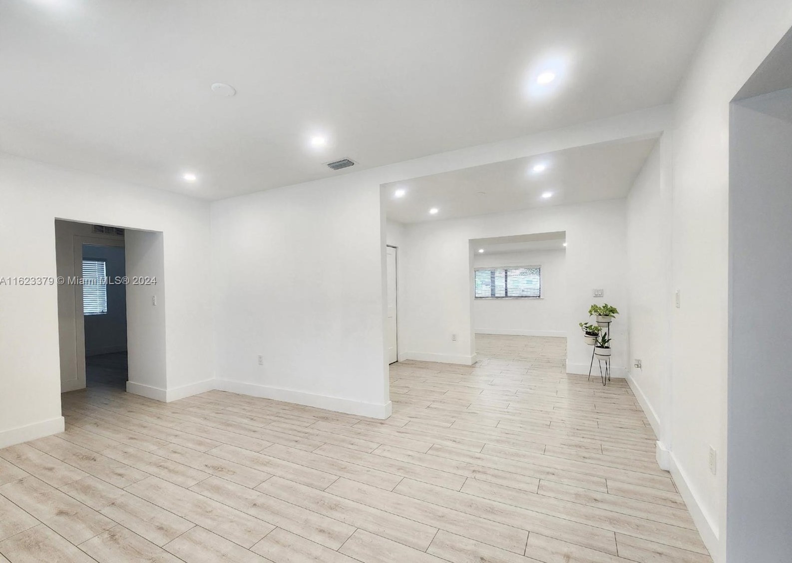 64 Corydon Dr, Miami FL  33166-5051 exterior