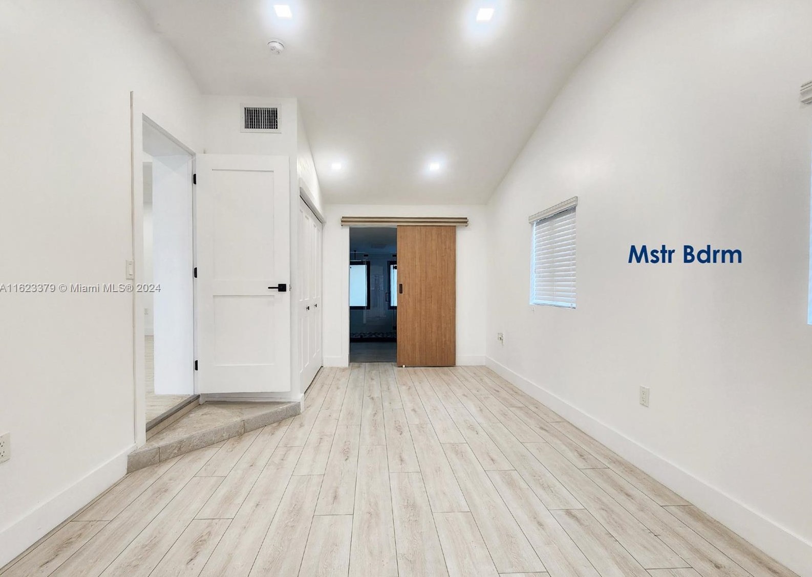 64 Corydon Dr, Miami FL  33166-5051 exterior