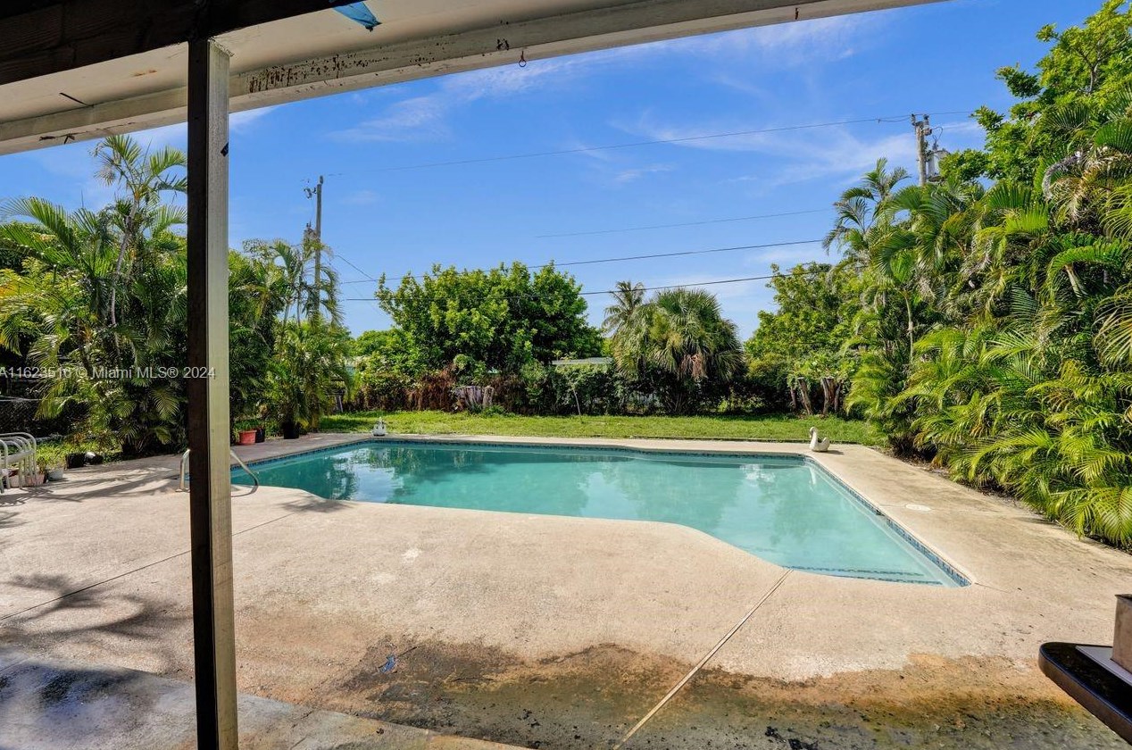926 W Kalmia Dr, West Palm Beach, FL 33403