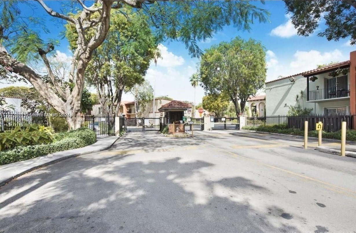 10826 N Kendall Dr #t13, Miami, FL 33176