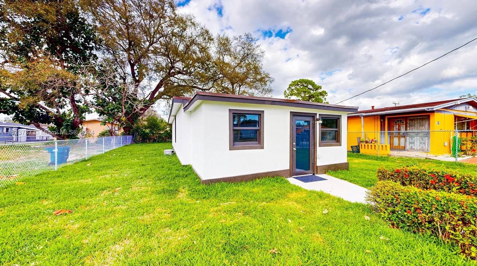 2013 153rd St, Miami FL  33054-2810 exterior