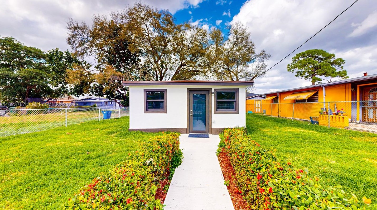 2013 153rd St, Miami FL  33054-2810 exterior