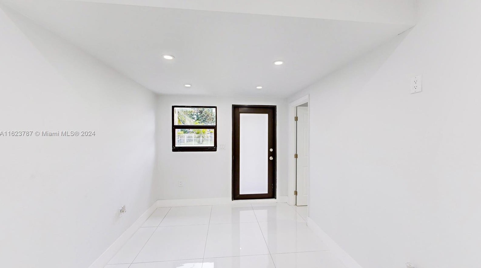 2013 153rd St, Miami FL  33054-2810 exterior