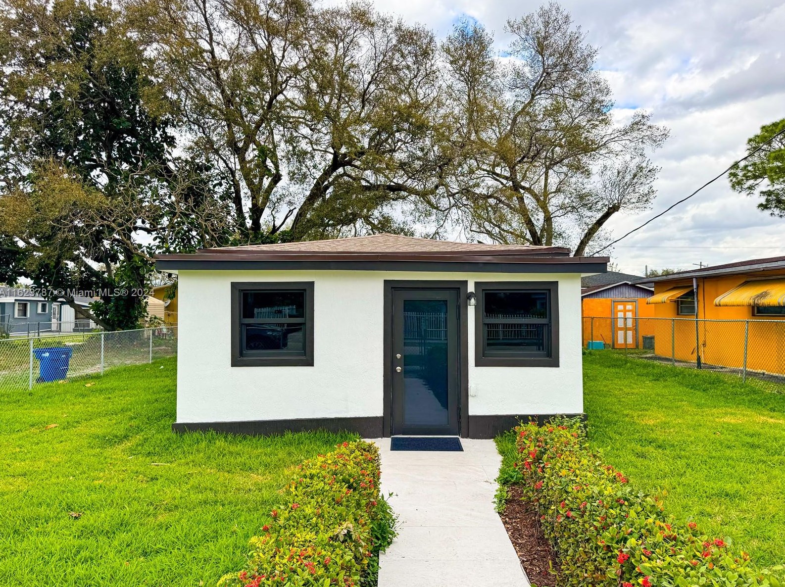 2013 153rd St, Miami FL  33054-2810 exterior