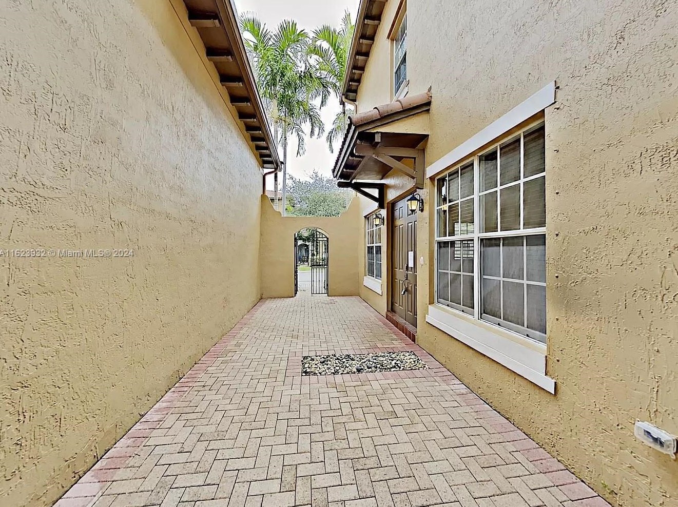 846 Sw 146th Terrace, Hollywood, FL 33027