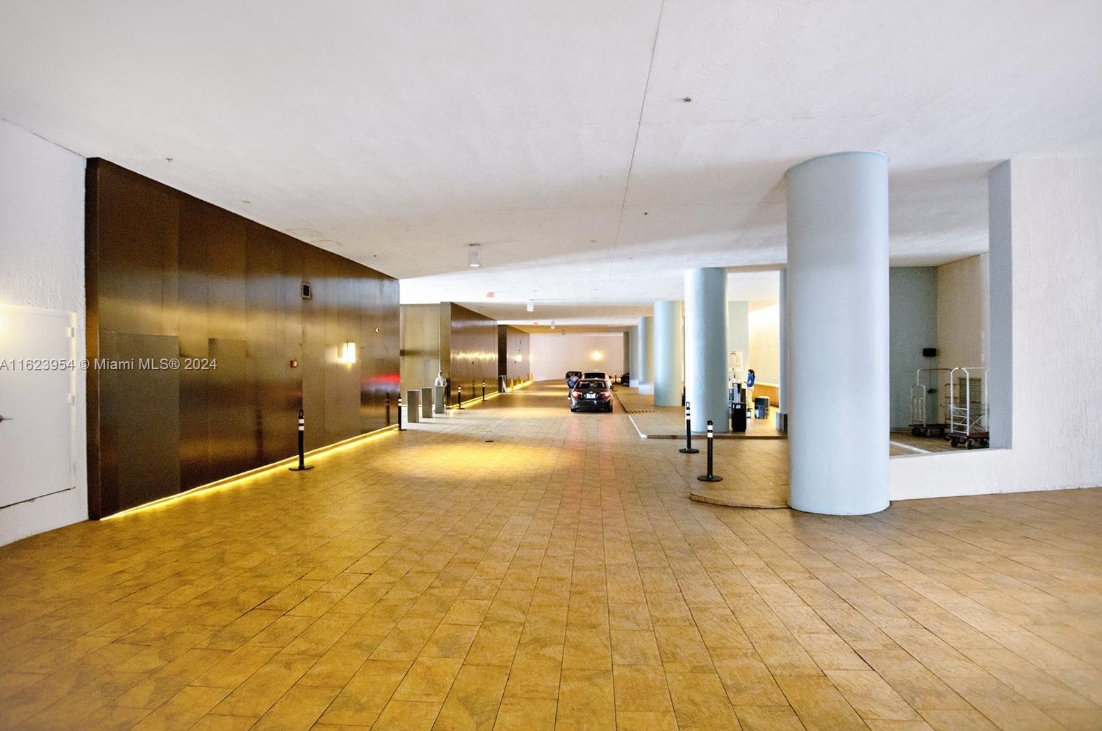 50 Biscayne Blvd, Miami FL 33132-2905 exterior