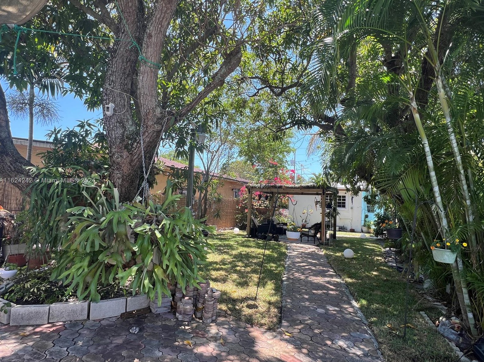 3044 15 St, Miami FL 33125-1924 exterior