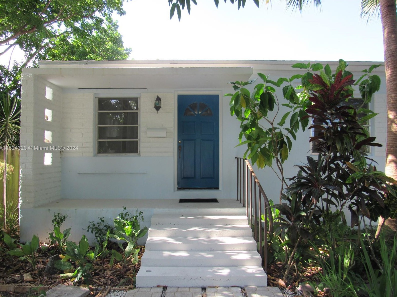 7245 19th Ter, Miami, FL 33155-1528
