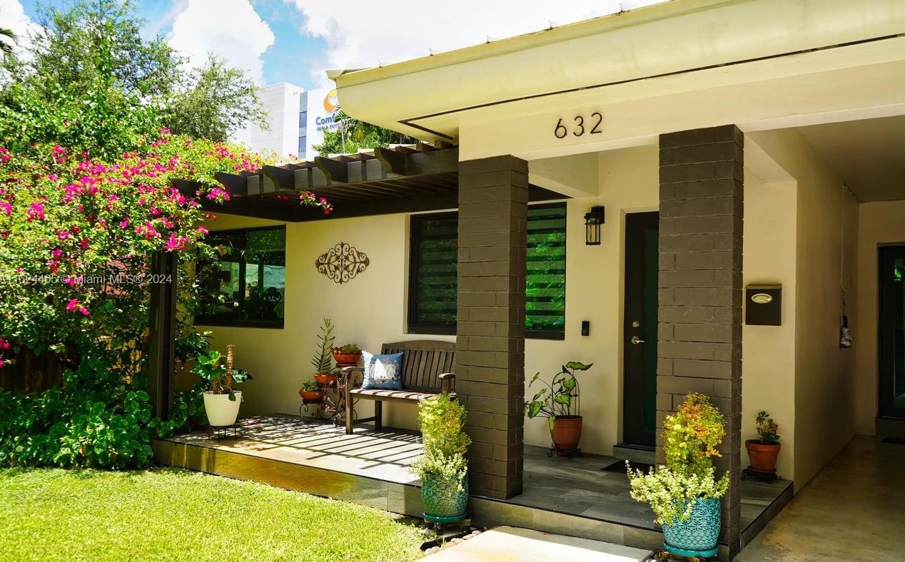 632 East Dr, Miami, FL 33166