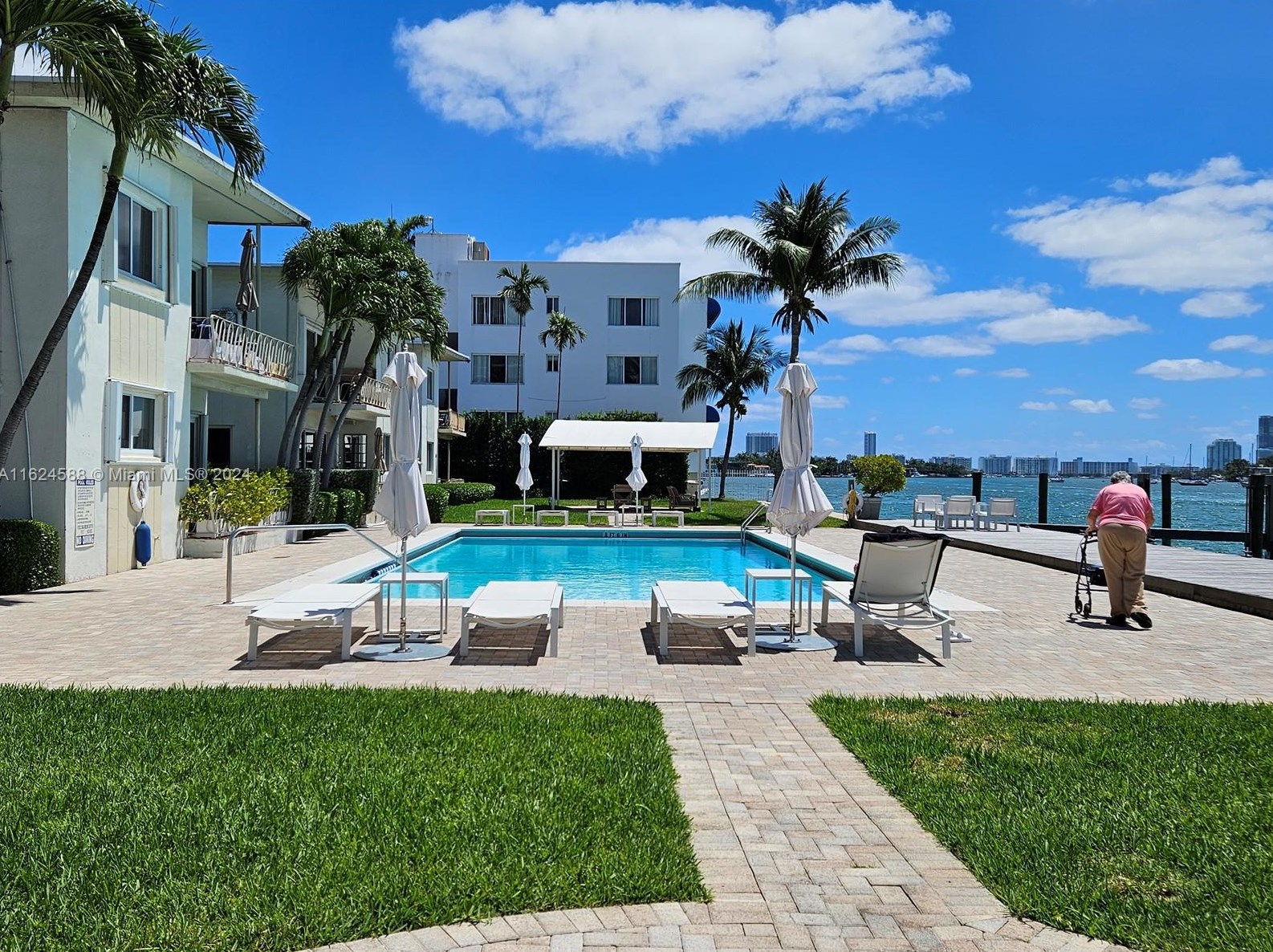 1100 Venetian Way #1a, Miami, FL