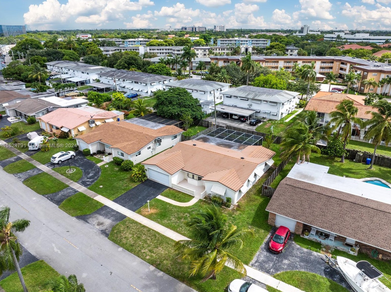 617 Crescent Dr, Hollywood, FL 33021-7503