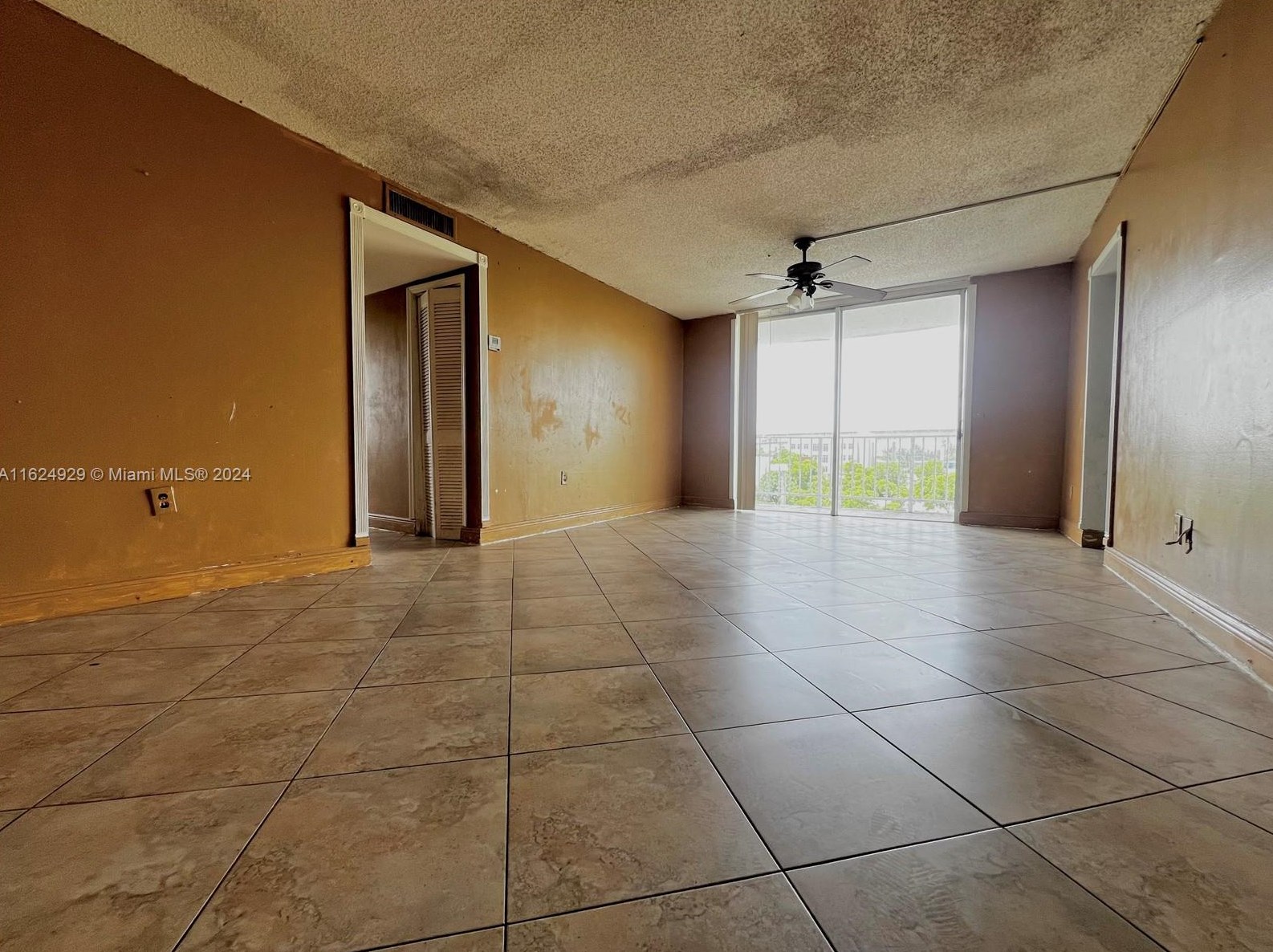 498 Nw 165th St Rd #d-501, Miami, FL 33169