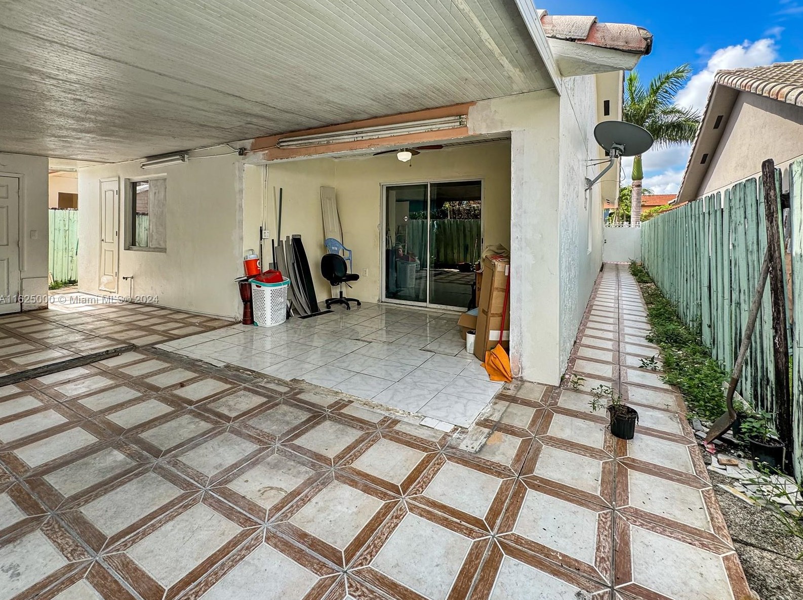 3583 72nd St, Hialeah FL  33018-1711 exterior