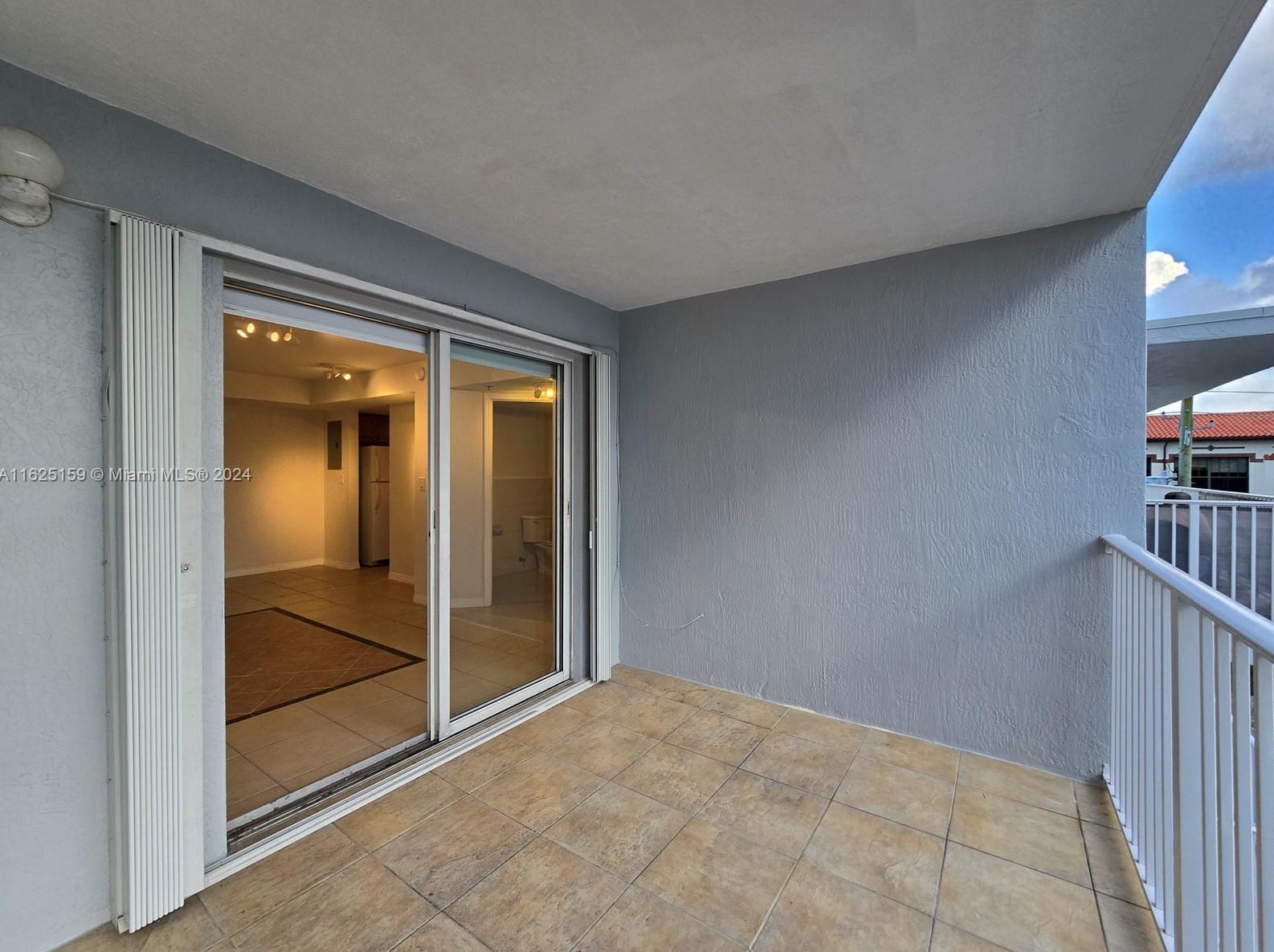 637 Sw 3rd St #404, Miami, FL 33130