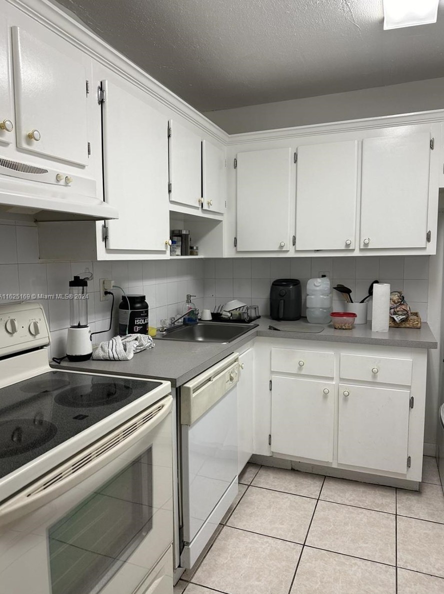 9440 Fontainebleau Blvd Apt 109, Miami, FL 33172