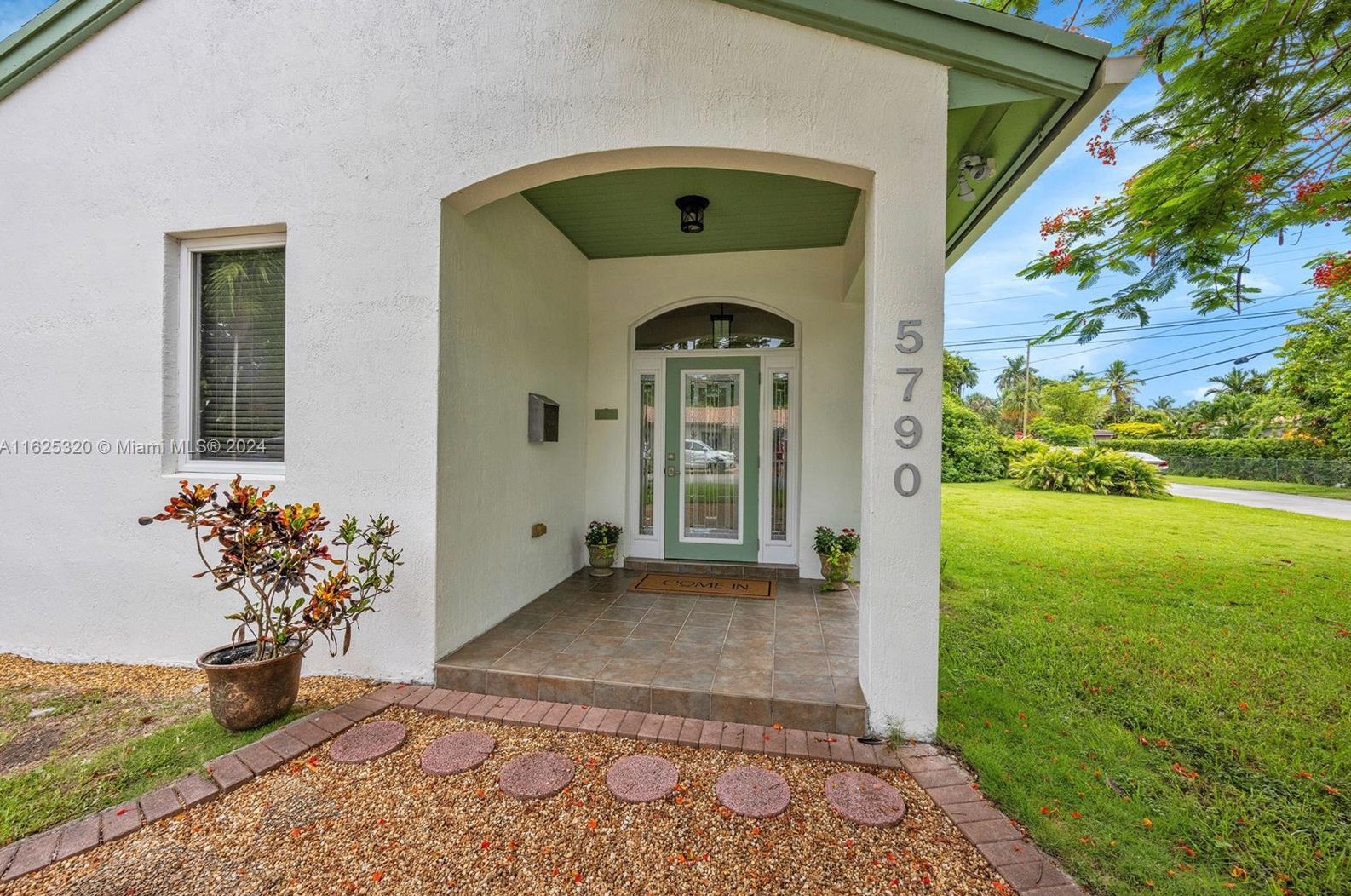 5790 51st St, Miami, FL 33155-6318