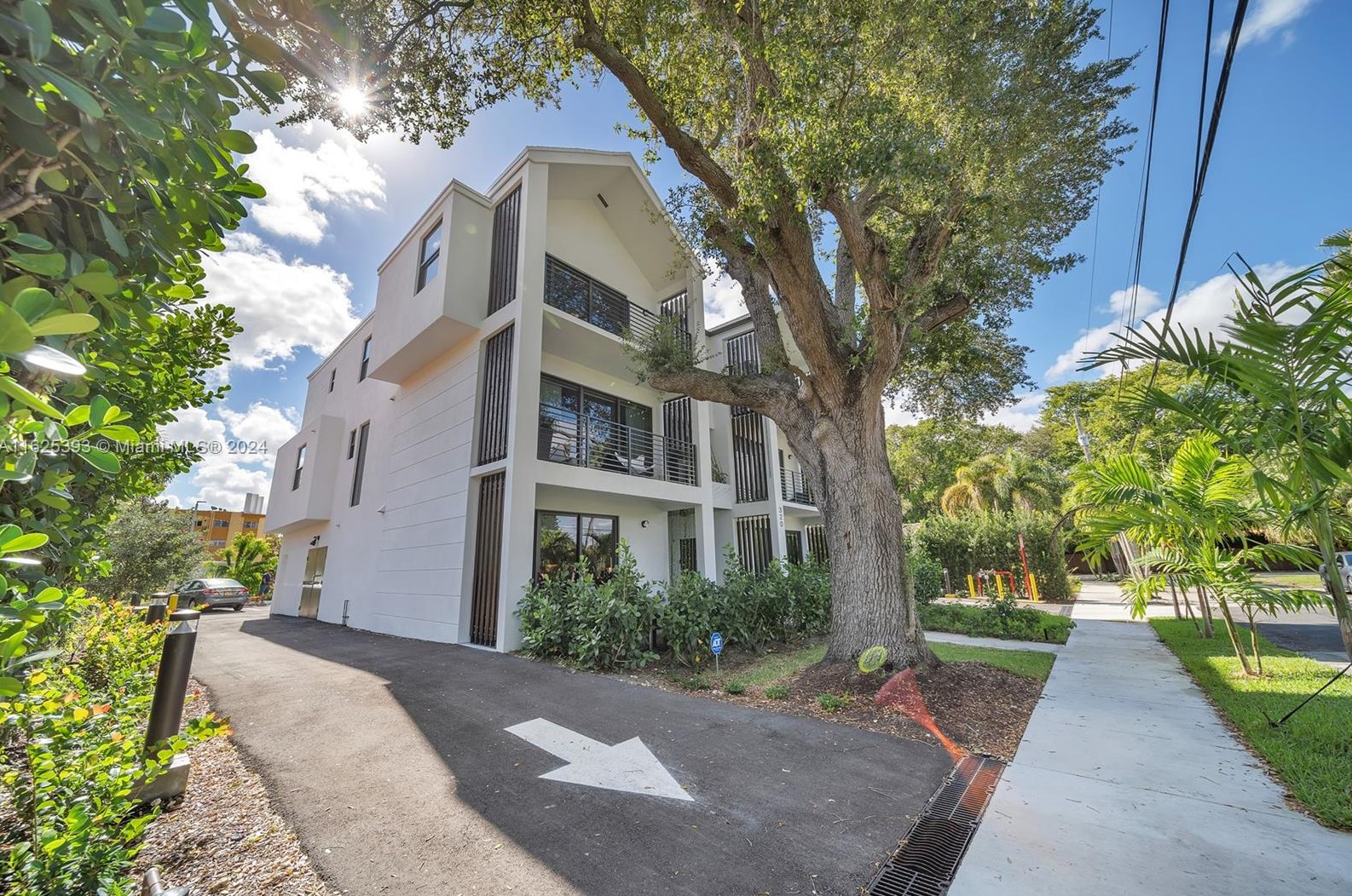 320 Ne 126th St #32, Miami, FL 33161