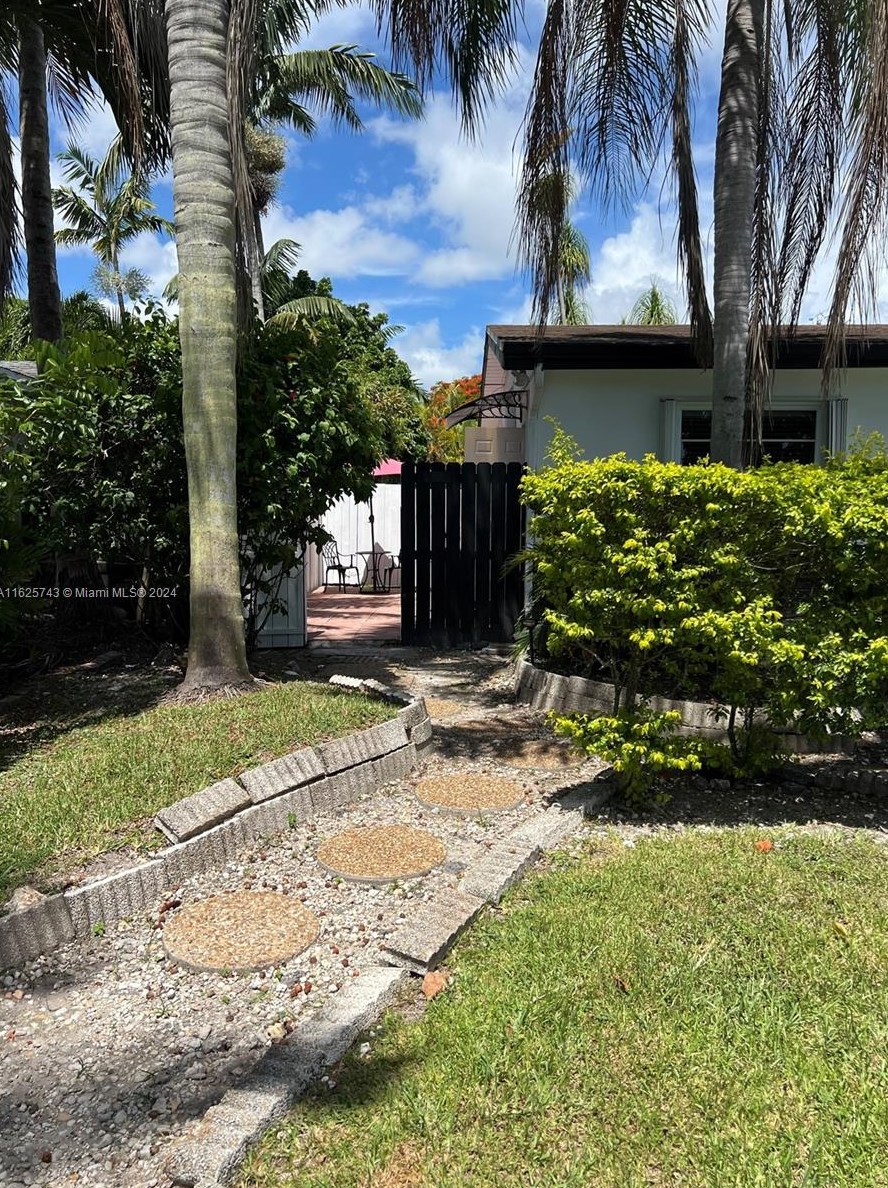 18720 Sw 90th Ave, Miami, FL 33157
