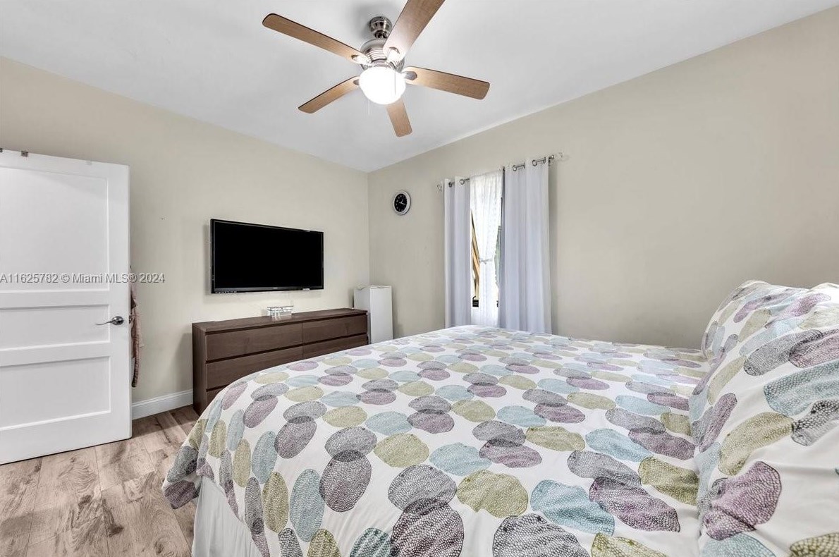 130 127th St, Miami FL 33161-5177 exterior