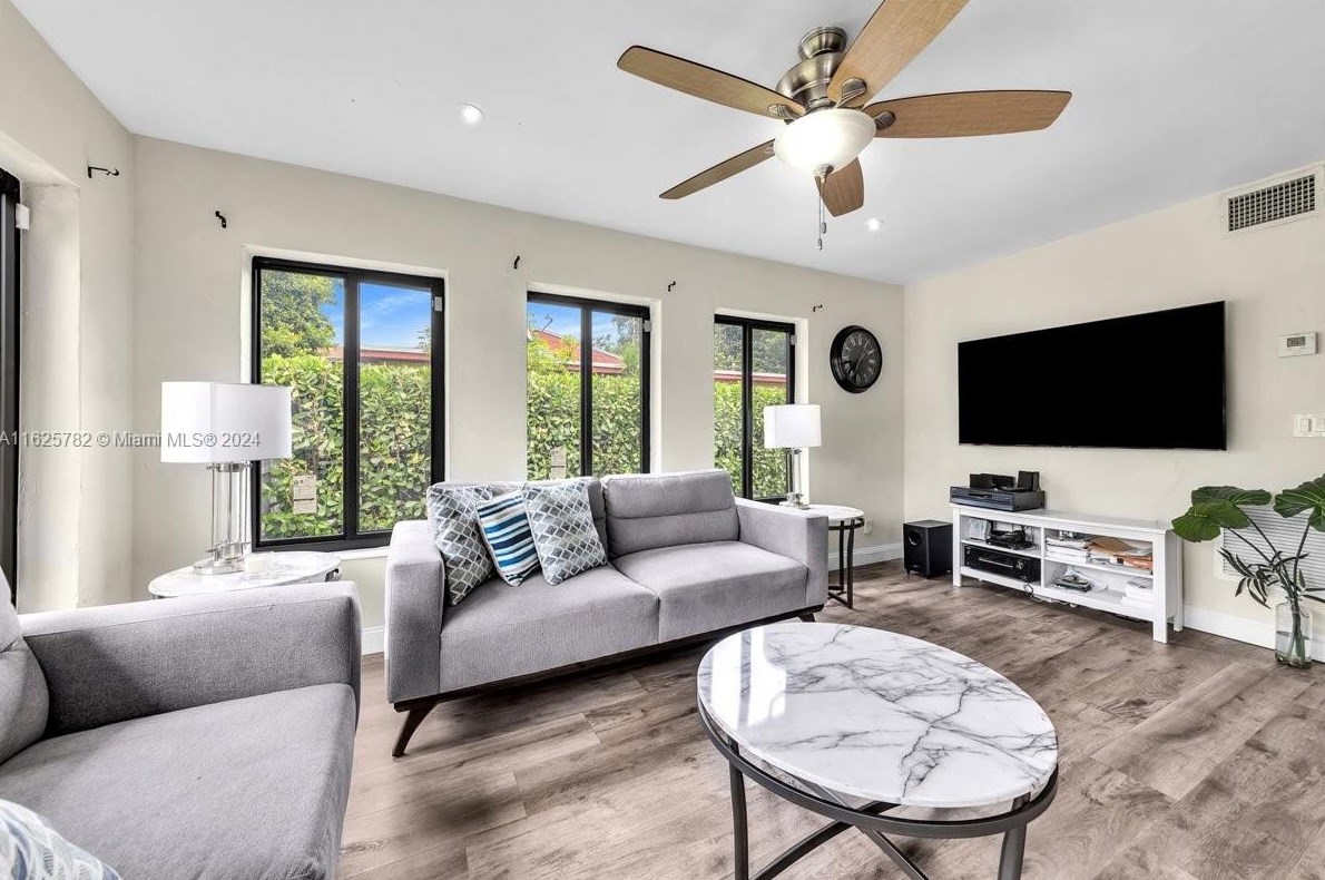 130 127th St, Miami FL 33161-5177 exterior