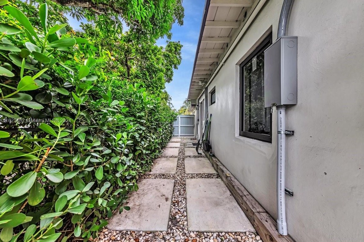 130 127th St, Miami FL 33161-5177 exterior