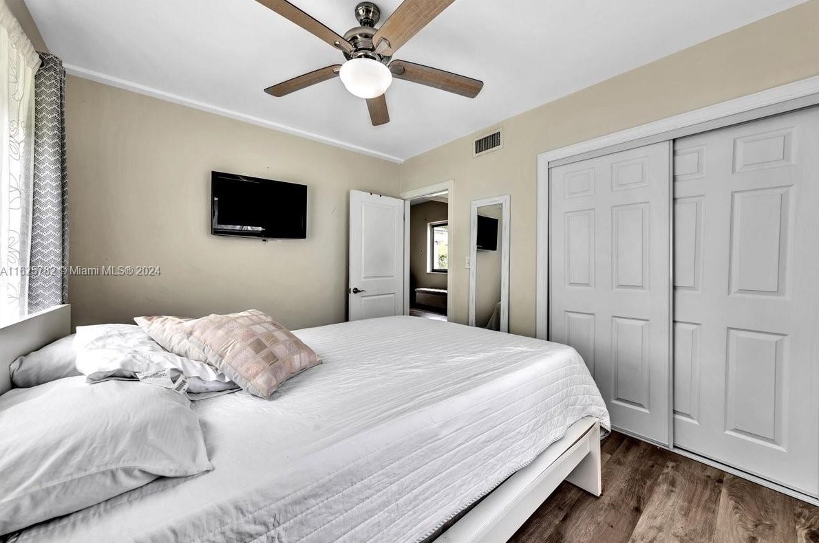 130 127th St, Miami FL 33161-5177 exterior