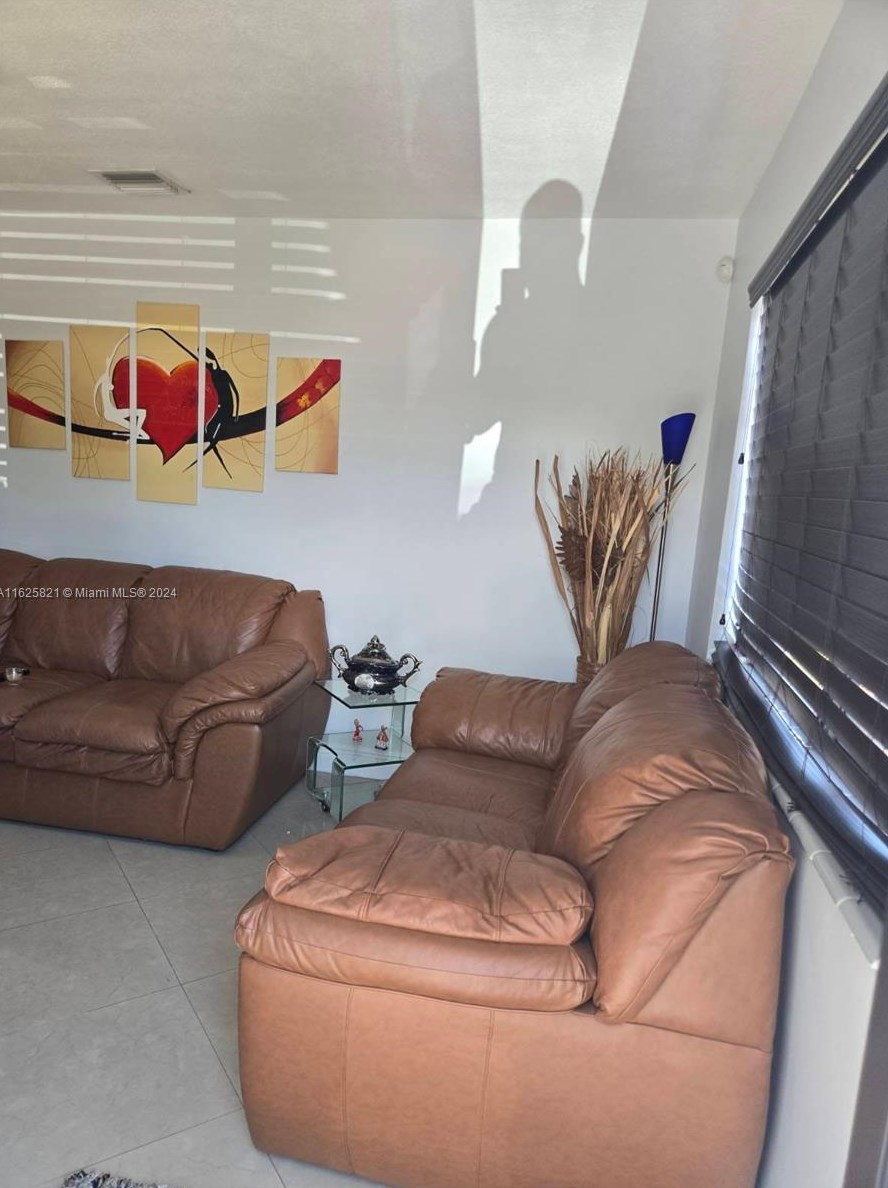 445 Nw 60th Ct, Miami, FL 33126