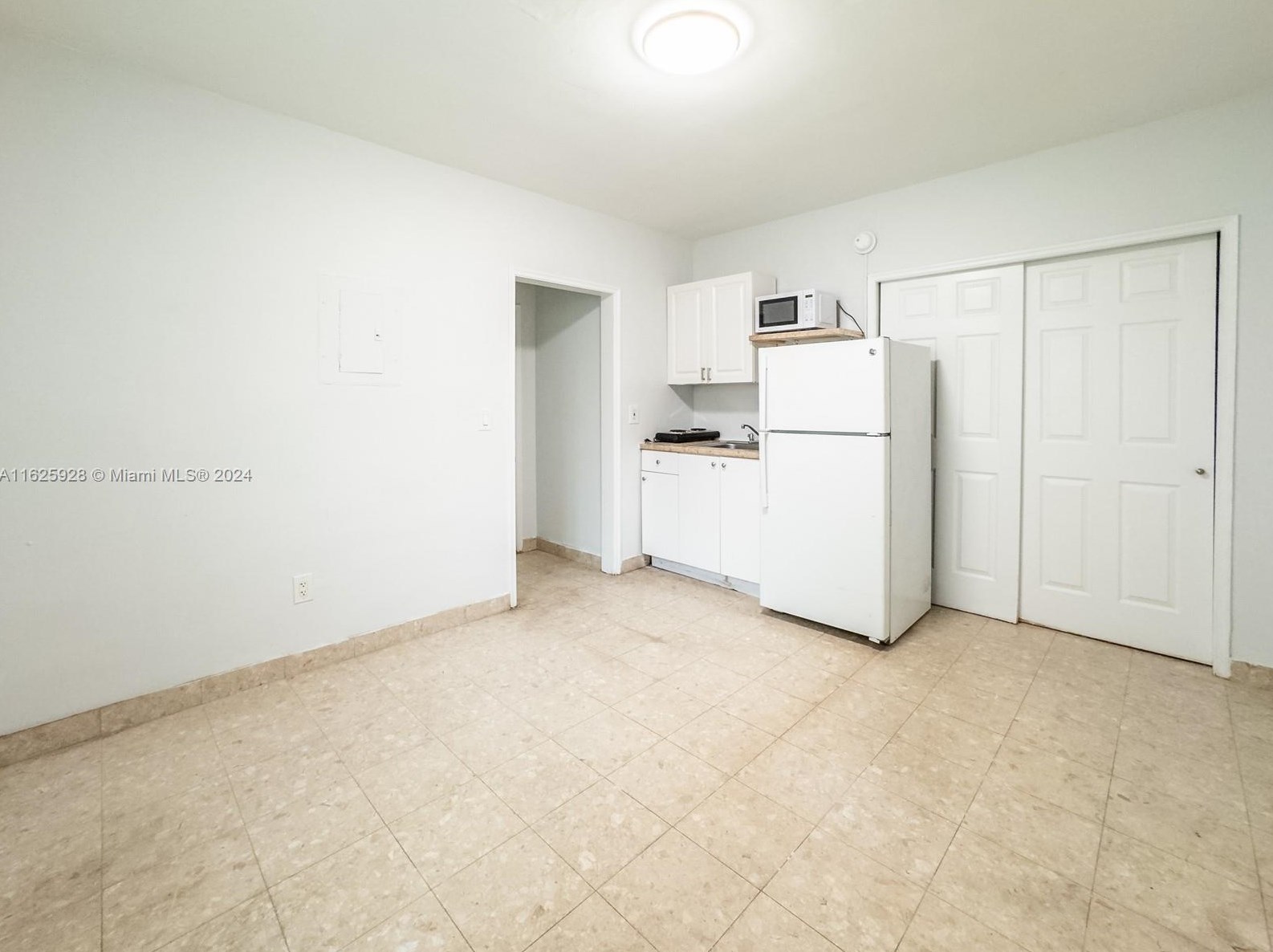 7130 Carlyle Ave #2a, Miami, FL 33141