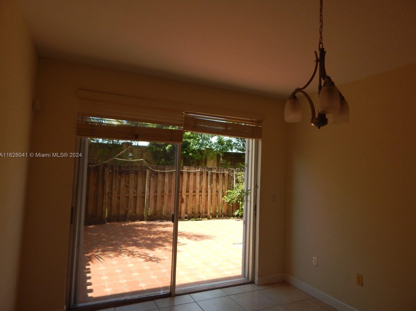 10205 Nw 10th St, Miami, FL 33172