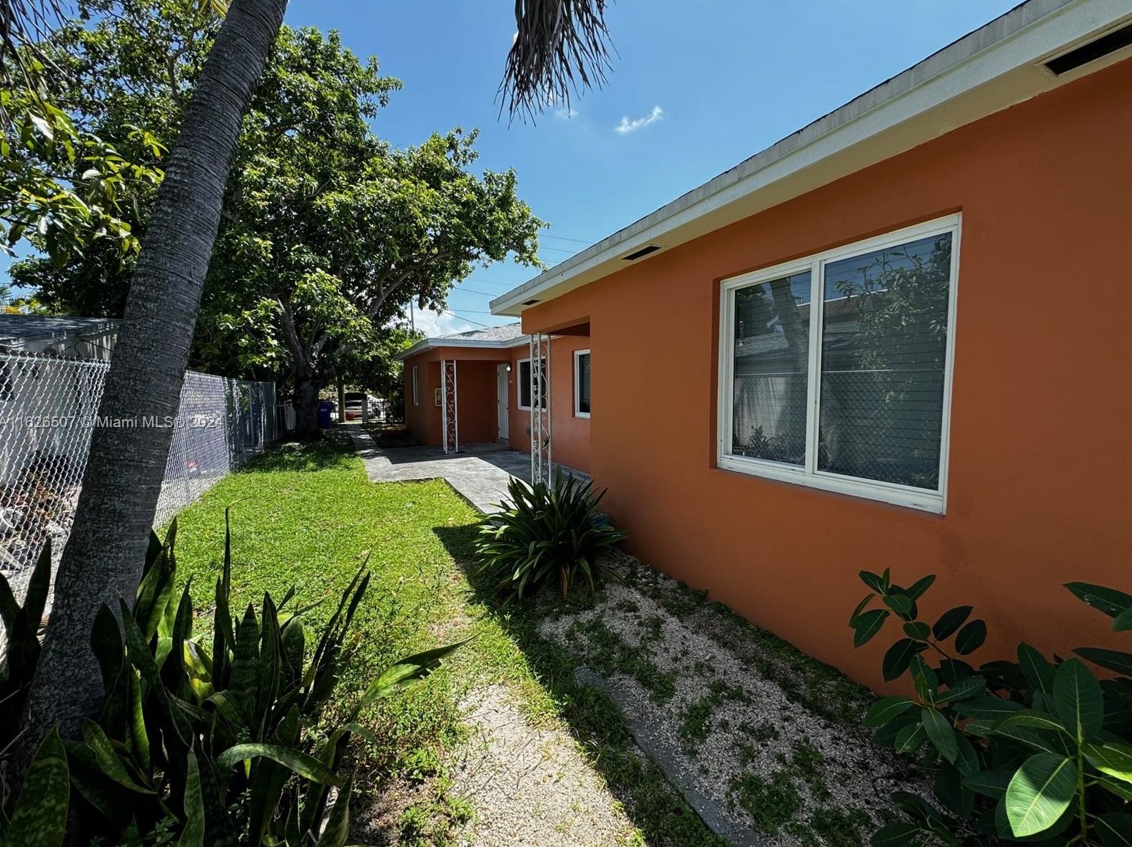 2063 Ne 167th St #b, Miami, FL 33162