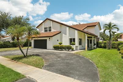 710 SW 95th Ter, Pembroke Pines, FL 33025 - Photo 1