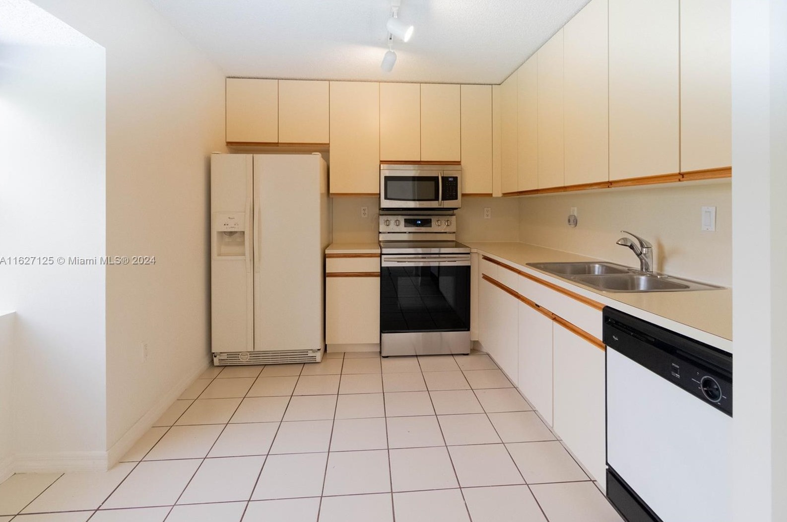 13772 Sw 147th Cir Ln #2-18, Miami, FL 33186