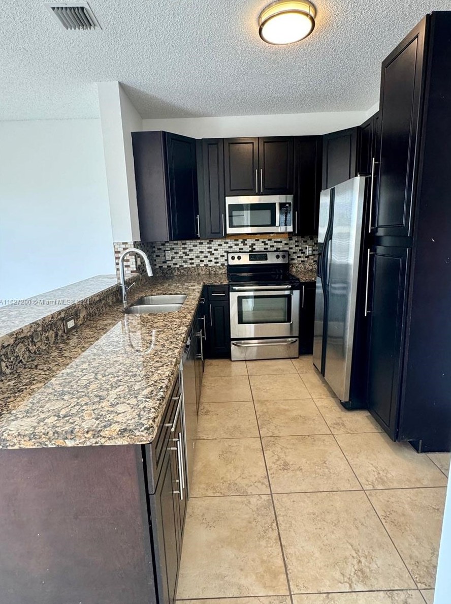 15430 Nw 12th Ct, Hollywood, FL 33028