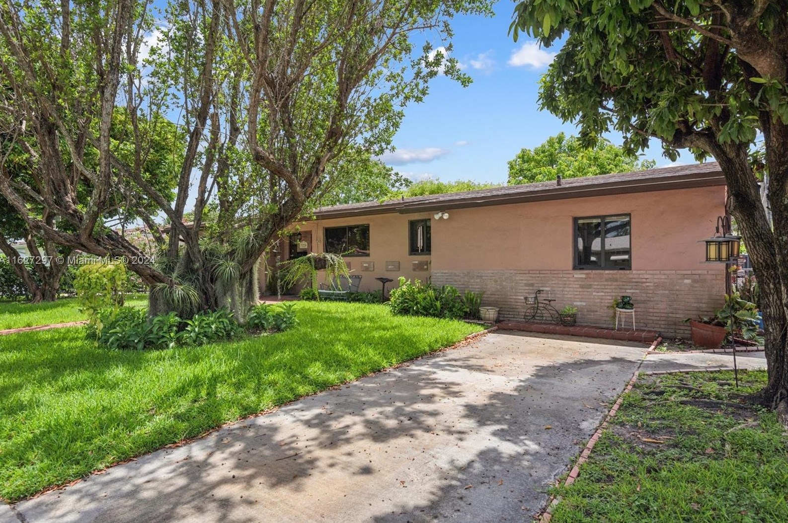 3220 Sw 95th Ct, Miami, FL 33165
