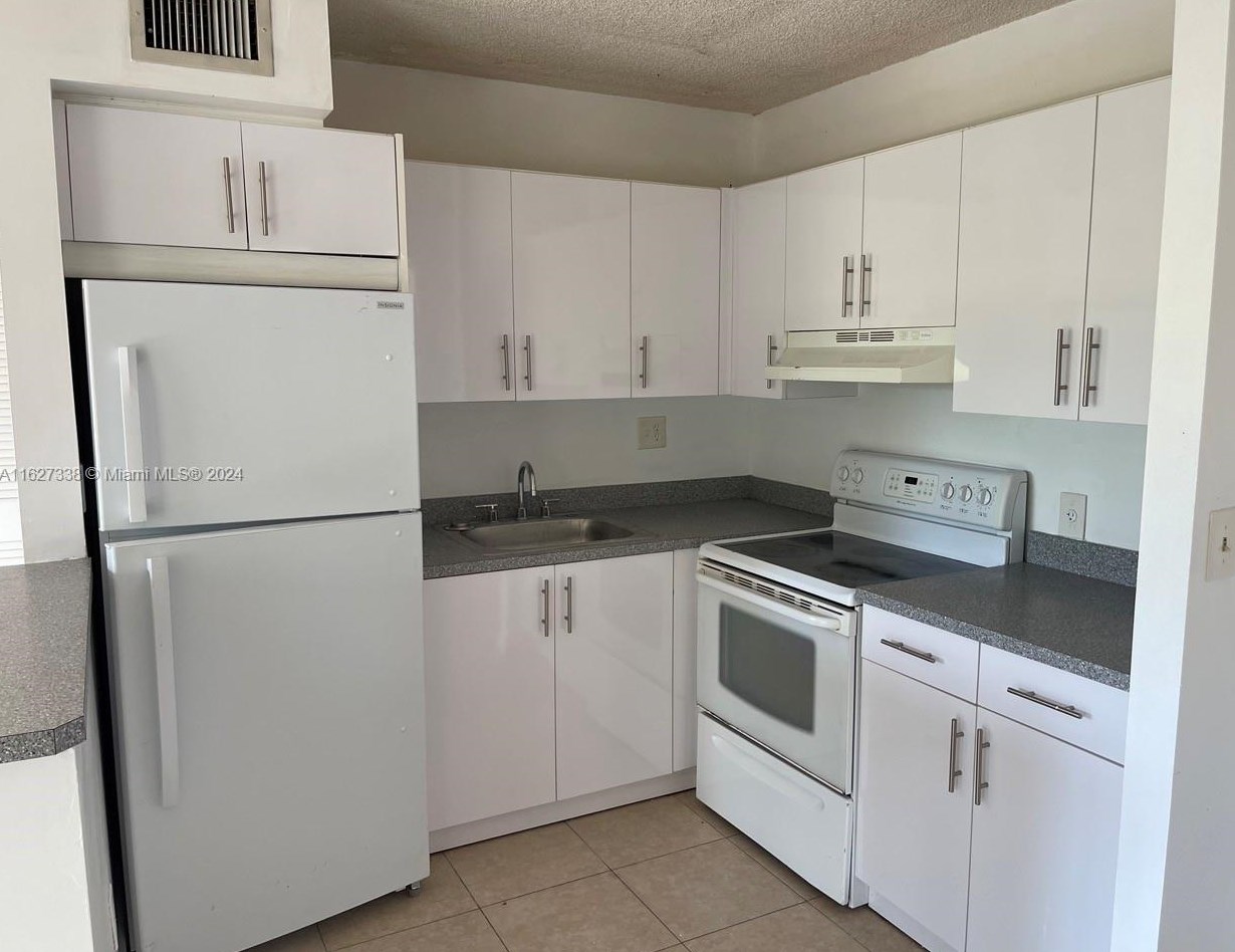 415 Nw 210th St #202, Miami, FL 33169