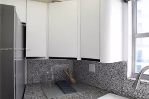 6039 Collins Ave, Miami Beach, FL 33140 - Photo 16
