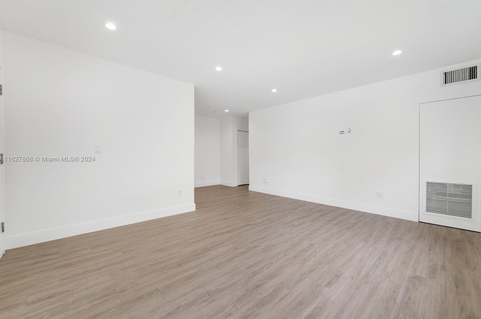 35 Edgewater Dr #108, Miami, FL 33133