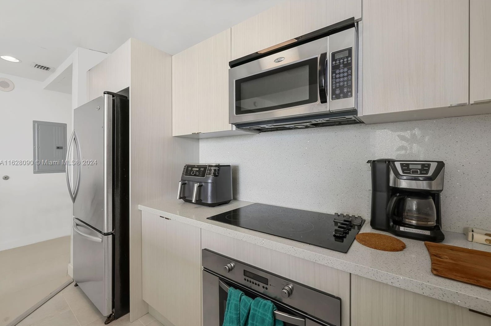 300 Biscayne Blvd, Miami FL  33131-5308 exterior