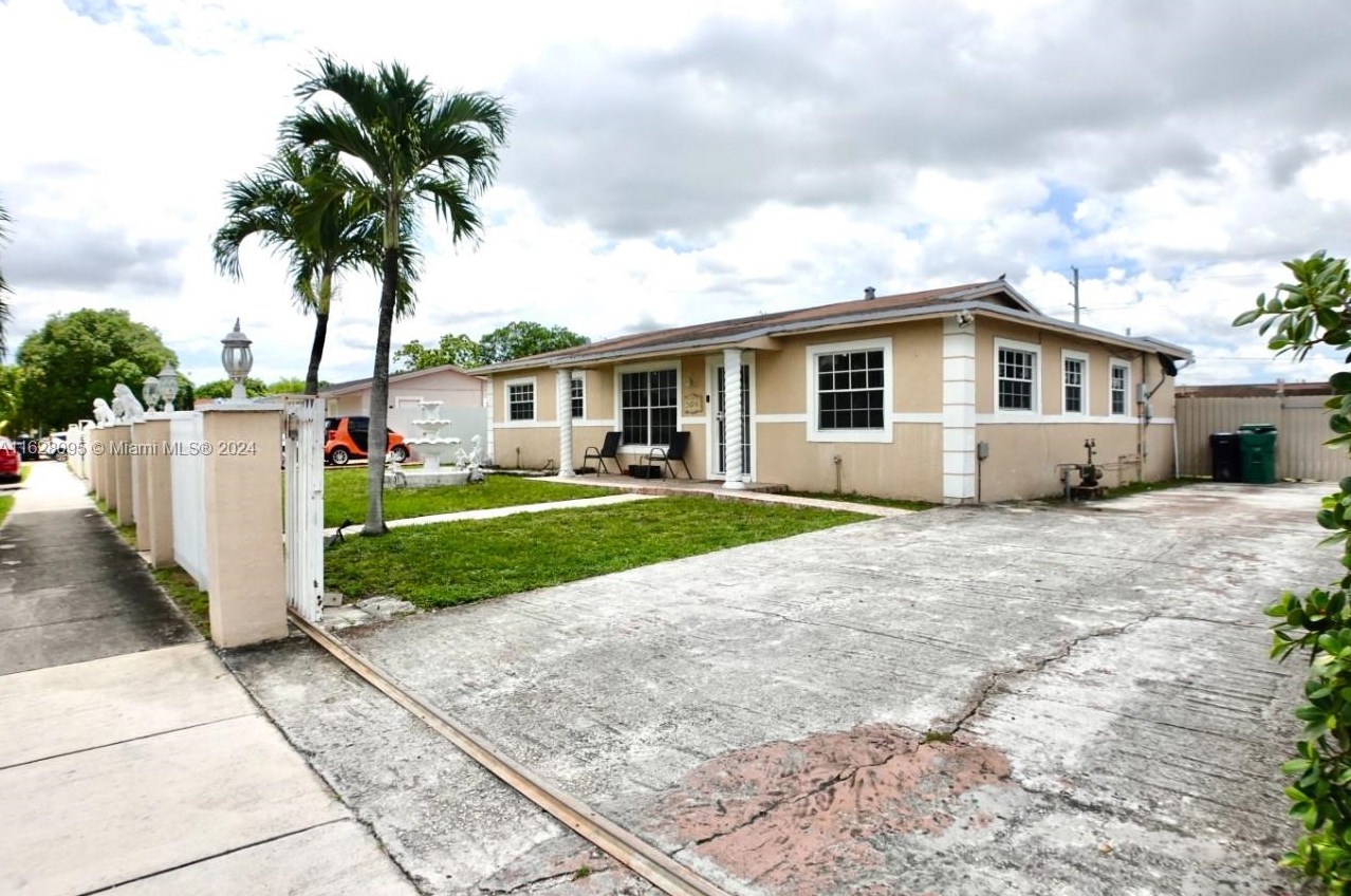 3426 180th St, Miami, FL 33056-3430