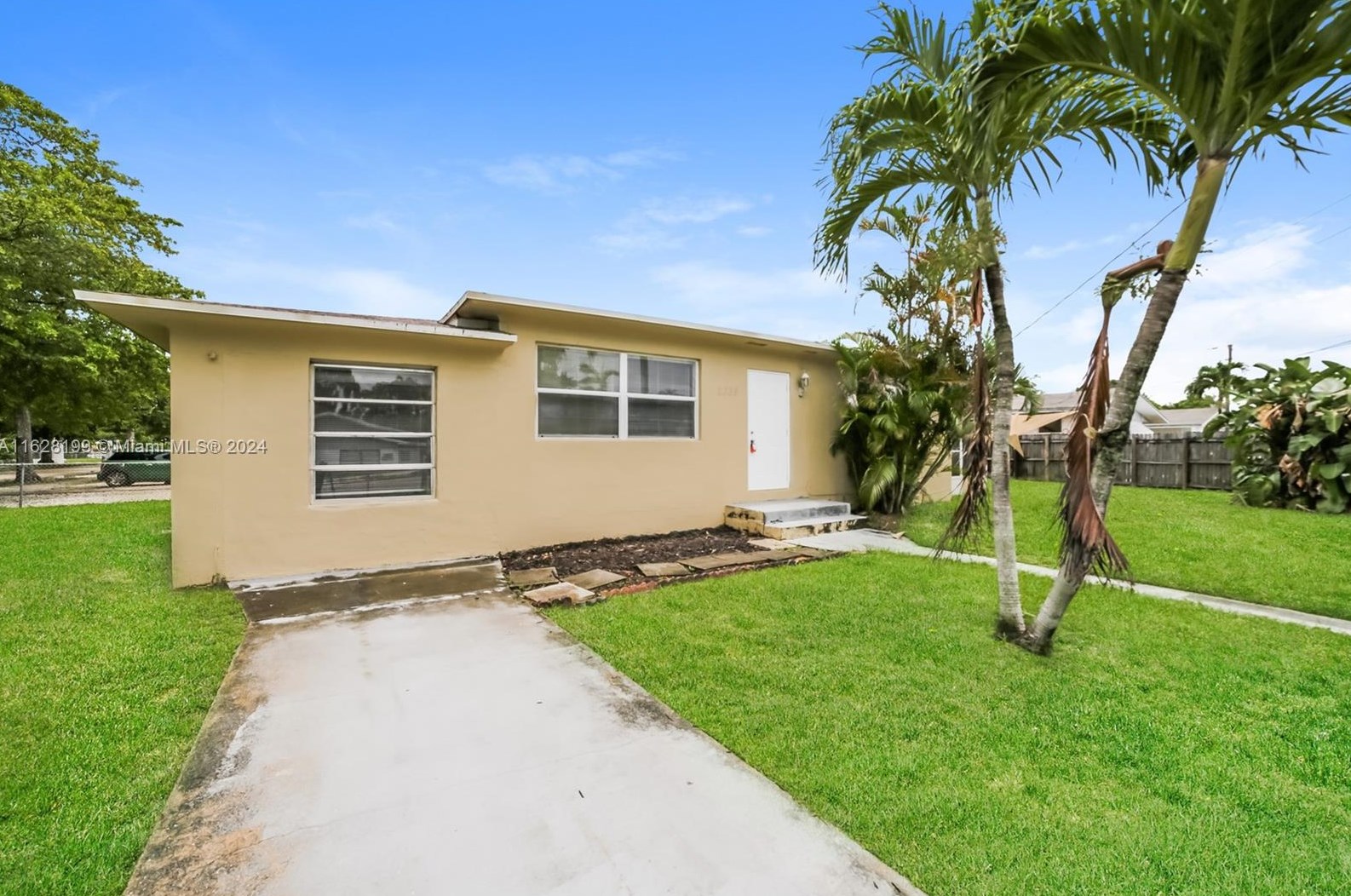 2335 Garfield St, Hollywood, FL 33020-3430