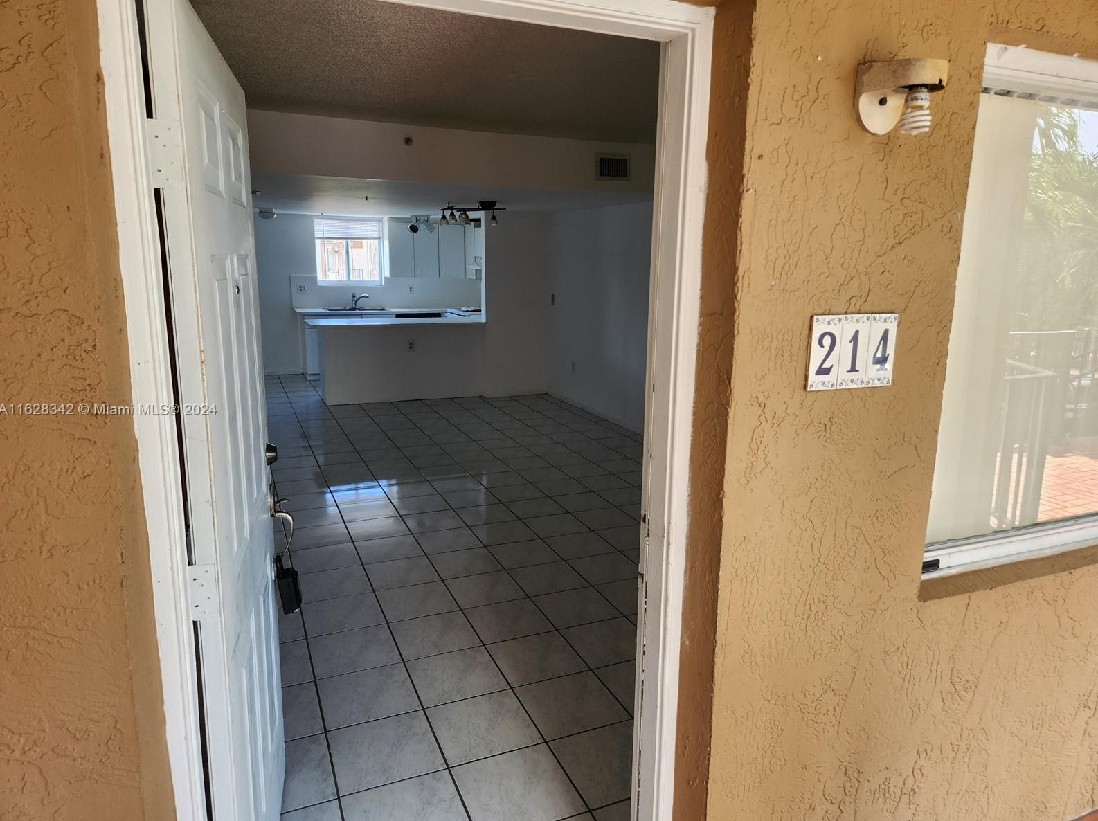 631 Nw 82nd Ave #214, Miami, FL 33126