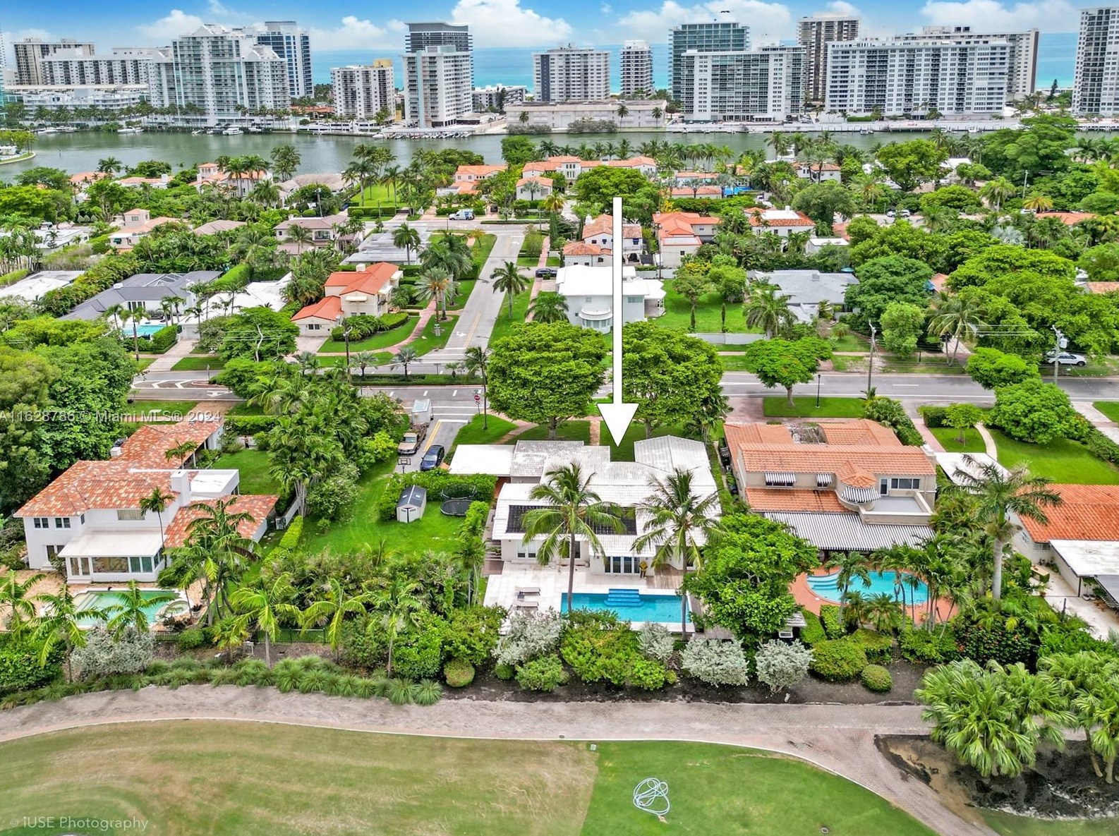 5860 Lagorce Dr, Miami, FL 33140