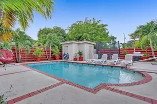 208 SW 2nd Ave, Hallandale Beach, FL 33009 - Photo 14