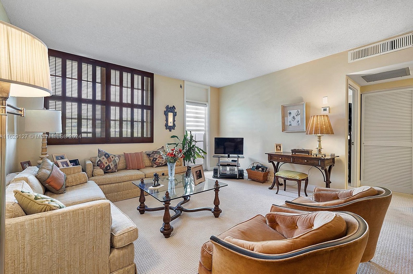 90 Edgewater Dr, Miami FL 33133-6942 exterior