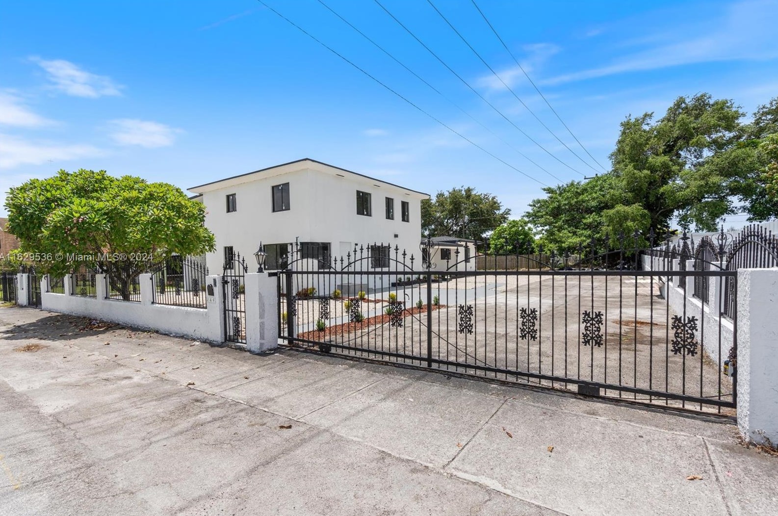 2440 Nw 68th St, Miami, FL 33147