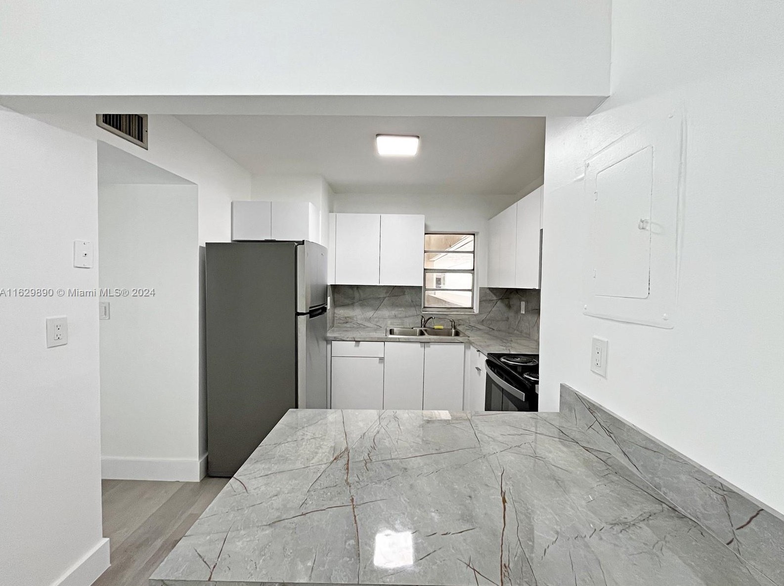 830 Nw 87th Ave Apt 202, Miami, FL 33172